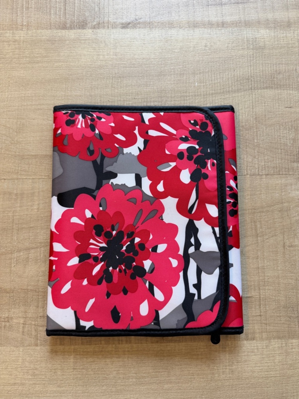 Thirty One Bold Bloom Tri-Fold Organizer iPad or Tablet Case With Pockets
